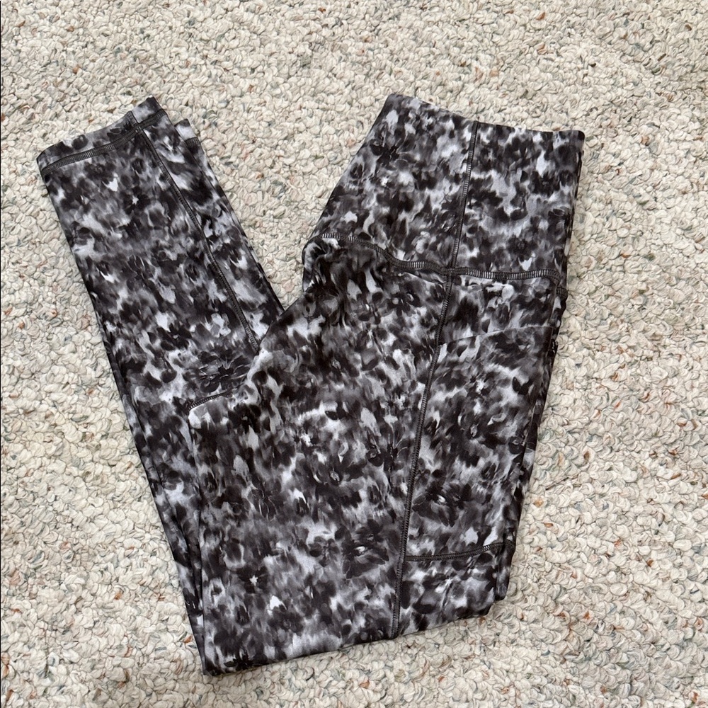 Athleta Salutation 7/8 pocket leggings
